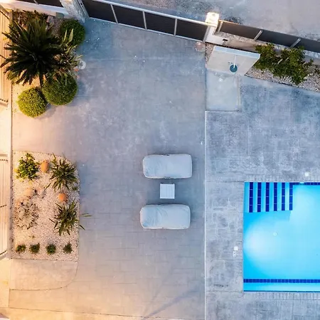 Reni Garden House