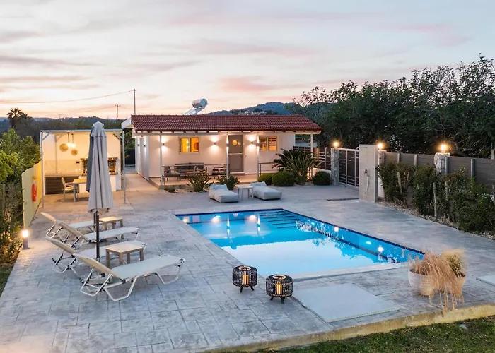 וילה Reni Garden House *