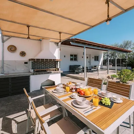 Reni Garden House Villa Afando